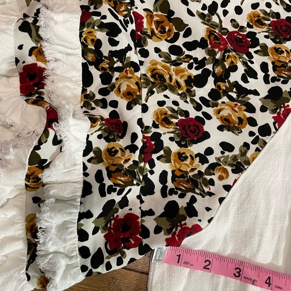 Umgee Print Flare Sleeve Linen Top With Raw Detail - Picture 6 of 8